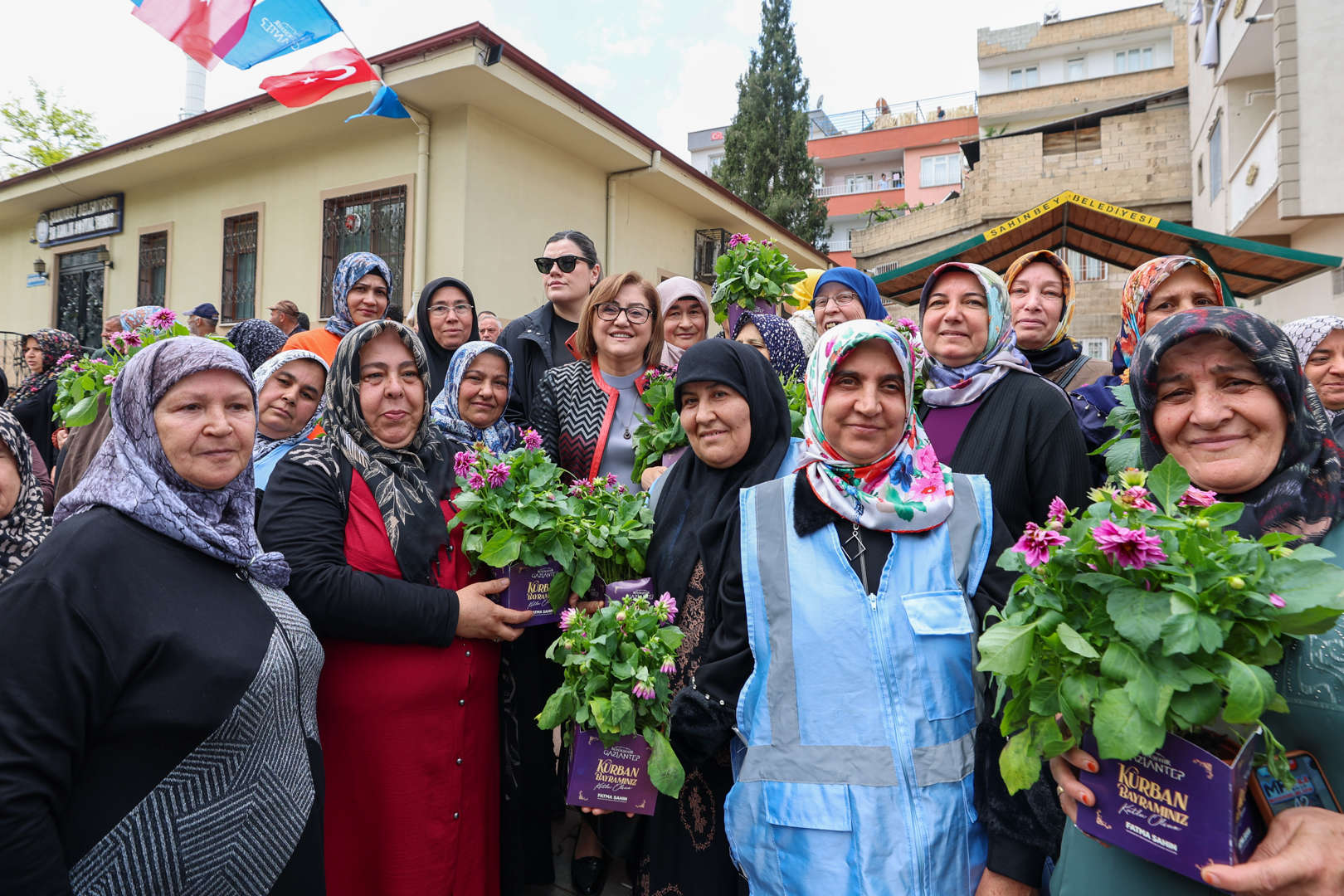 25 aralık mahallemizde hemşehrilerimizle bayramlaştık, üreticilerimizle buluştuk