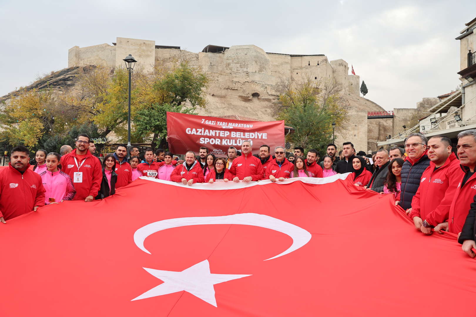 7. gazi yarı maratonunda 6317 şehidimiz anısına koştuk