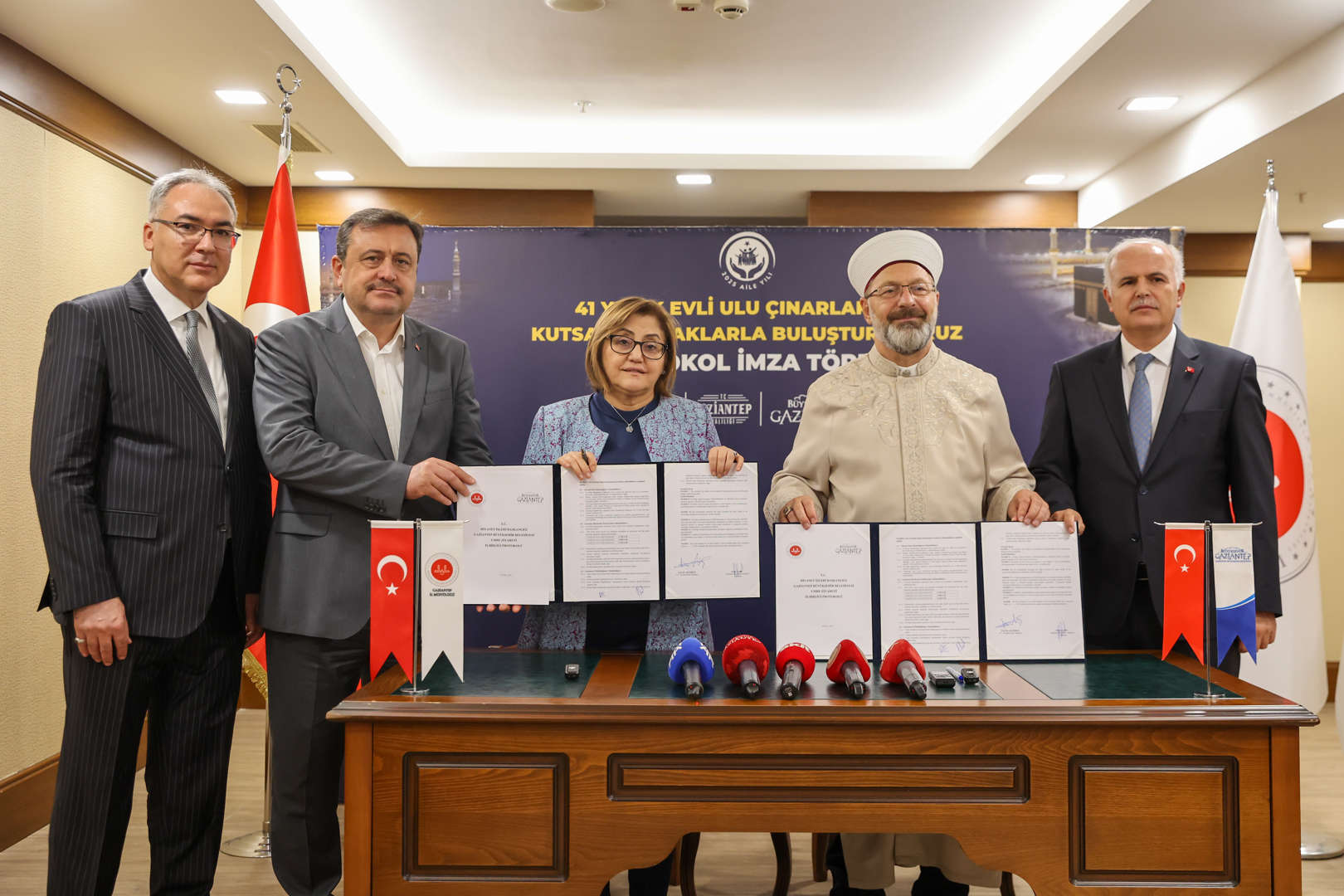 aile yılı’nda umre müjdesi: ilk kafile yola hazırlanıyor!