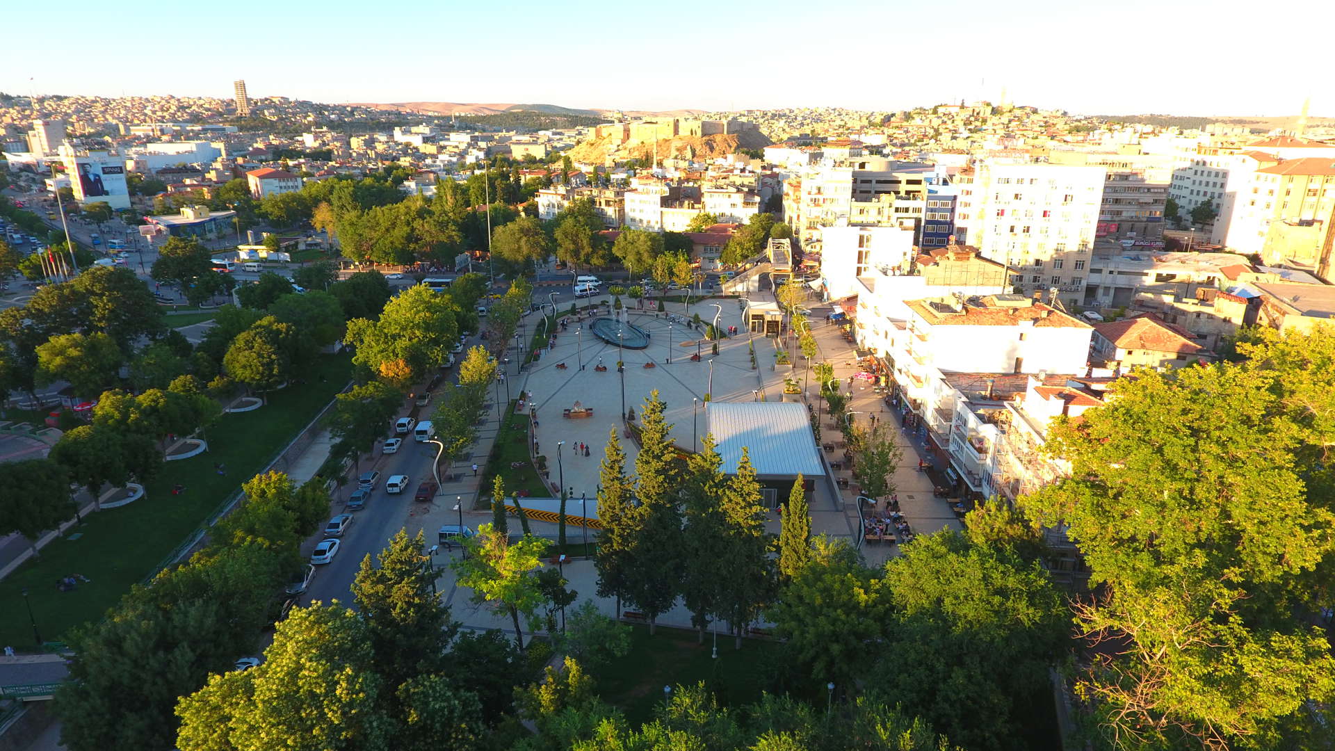 avm yerine inşa ettiğimiz çınarlı meydanı