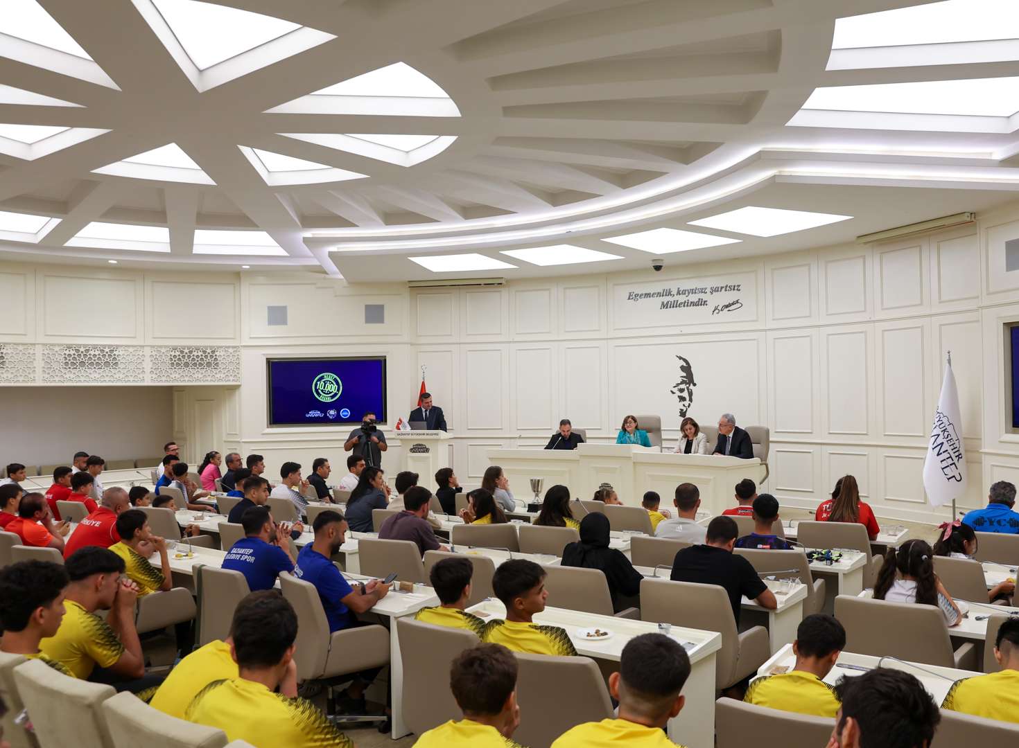 başarılarıyla gururlandığımız sporcularımızla bir araya geldik