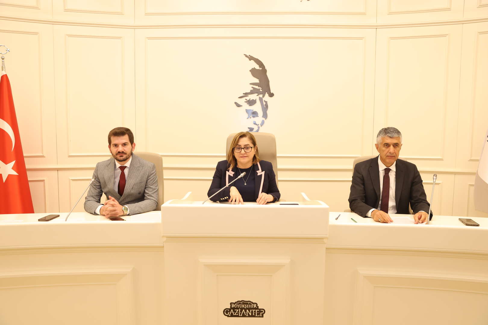 çiftçilere üzüm sıkma makinesi ve sera projesi desteği veriyoruz