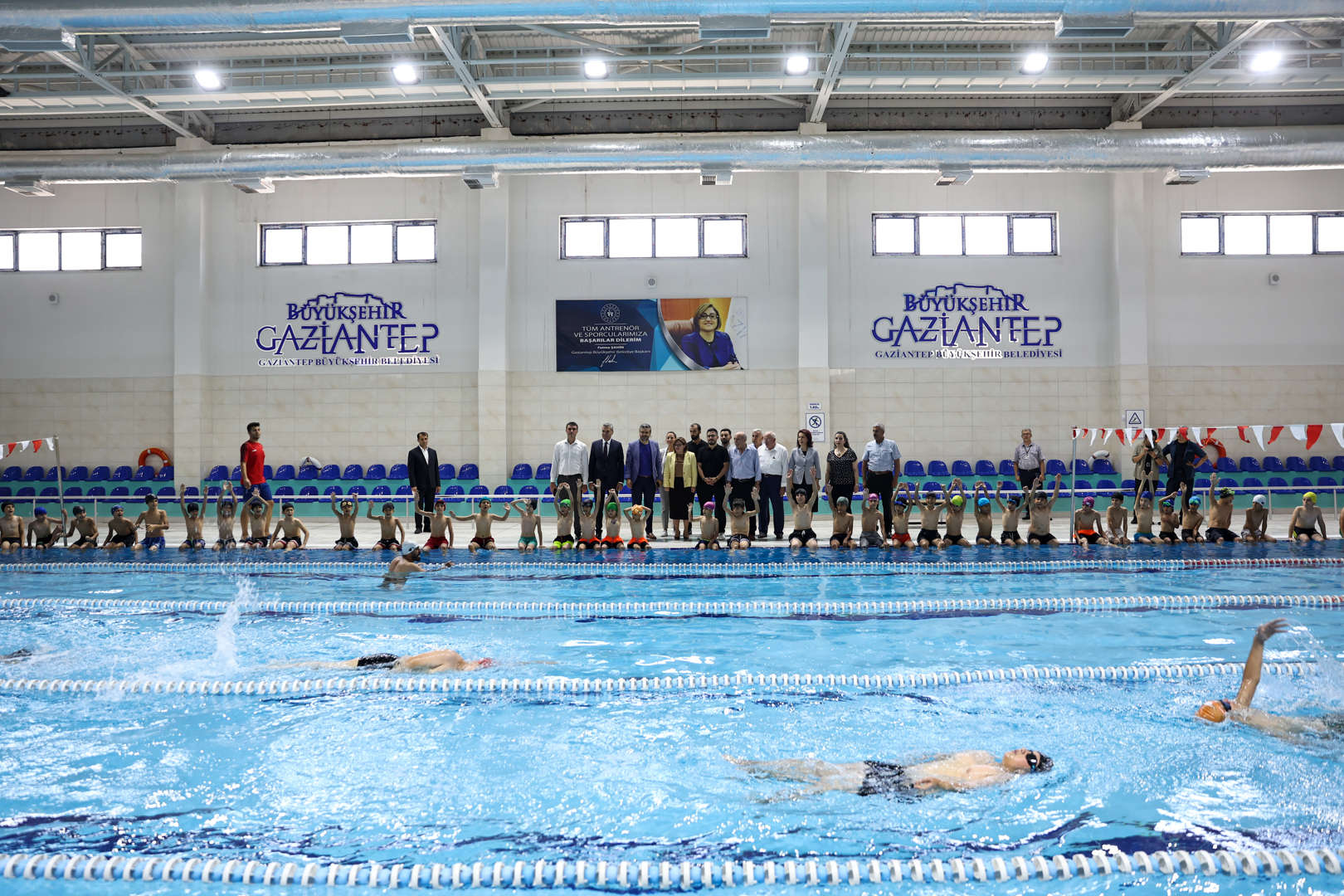 denizi olmayan şehirden yüzme şampiyonu!