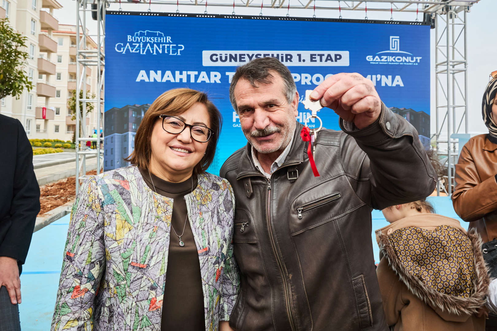 gazi konut ile yapımını tamamladığımız konutları hak sahiplerine teslim ediyoruz