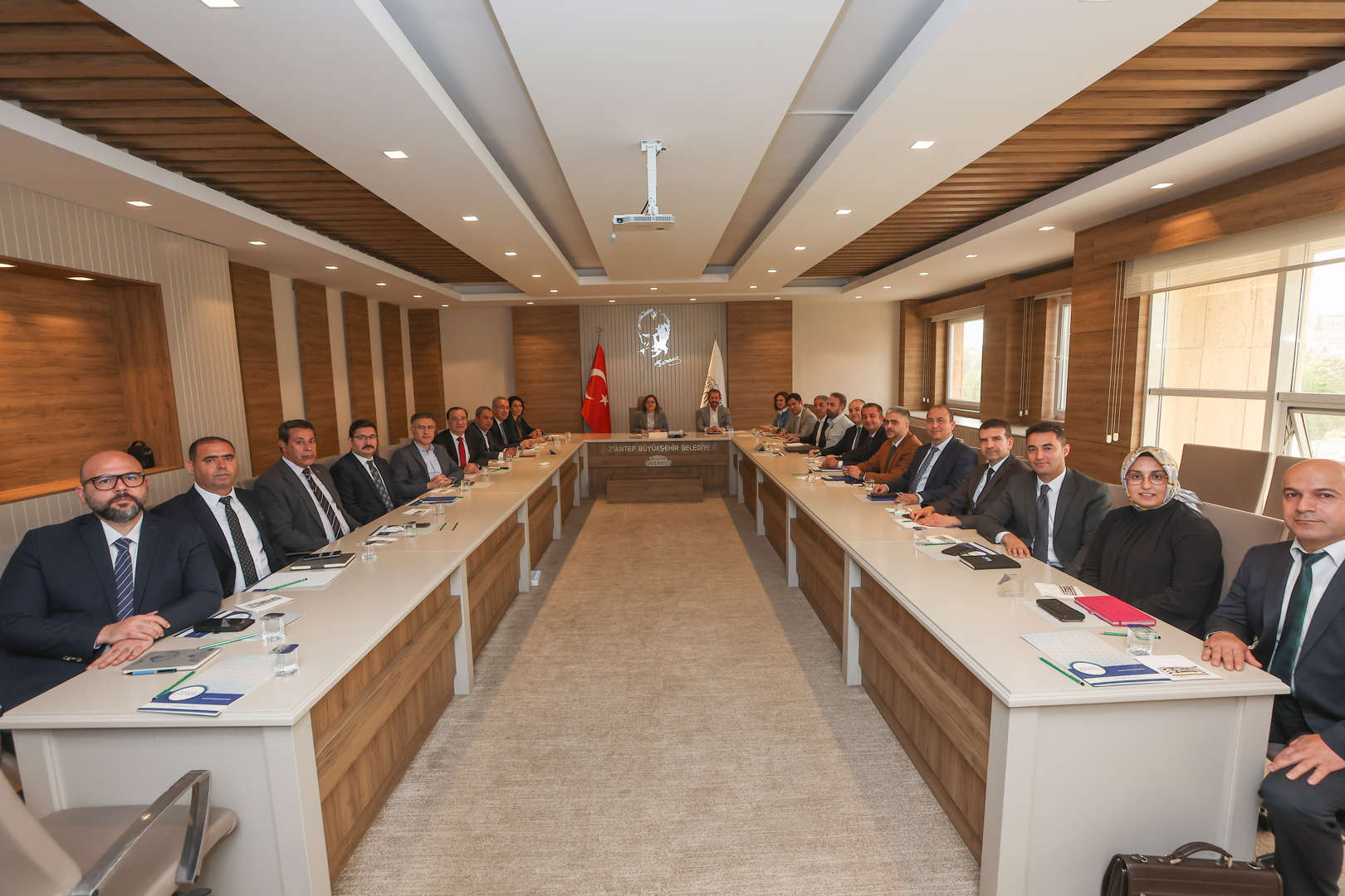 gaziantep büyükşehir belediyesi'ndeki daire başkanlarımızla bir araya gelerek yeni dönem planlamalarını yaptık