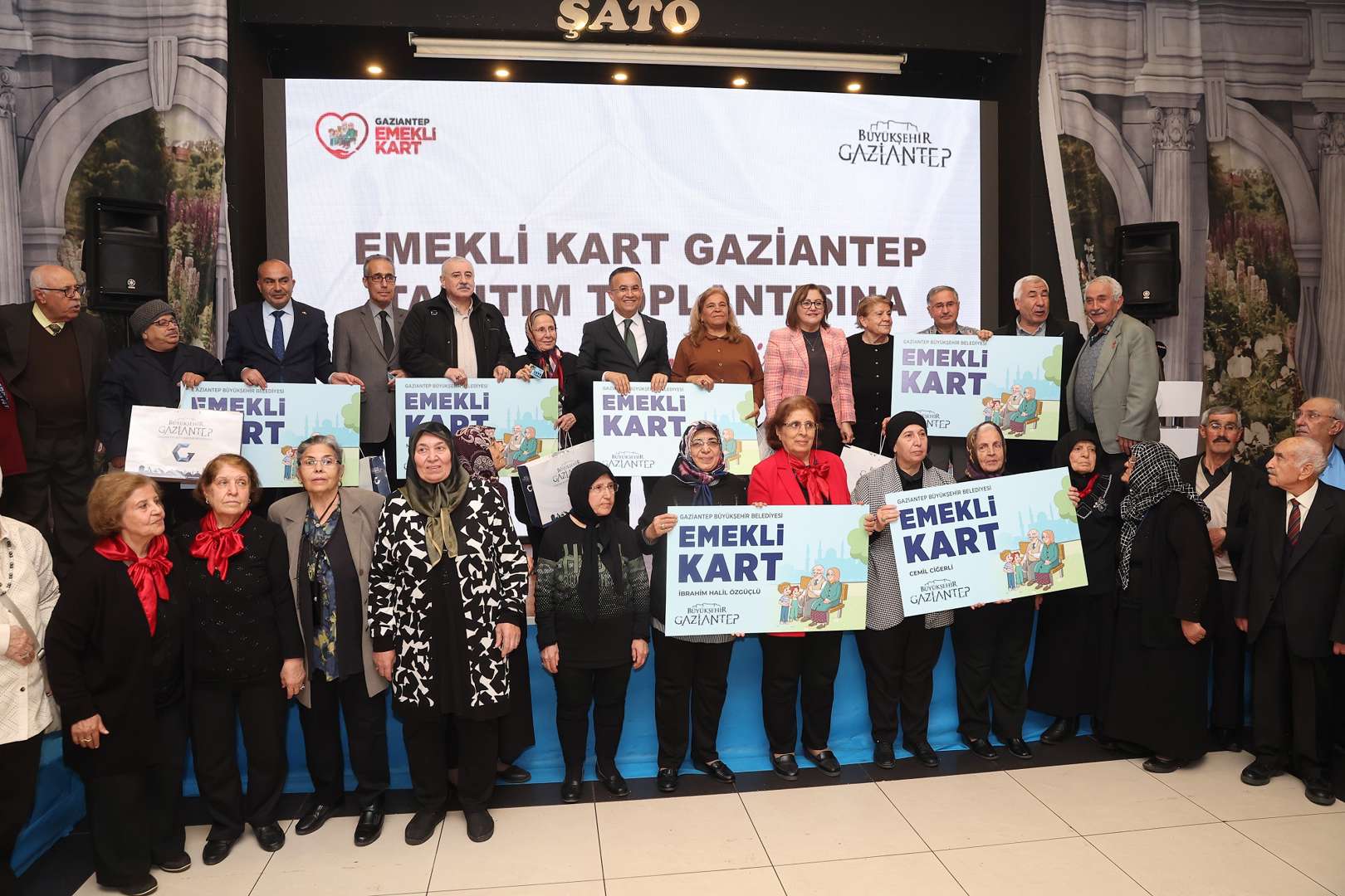 65 yaş üstü vatandaşların kullanacağı ve avantajlardan yararlanacağı "emekli kart”