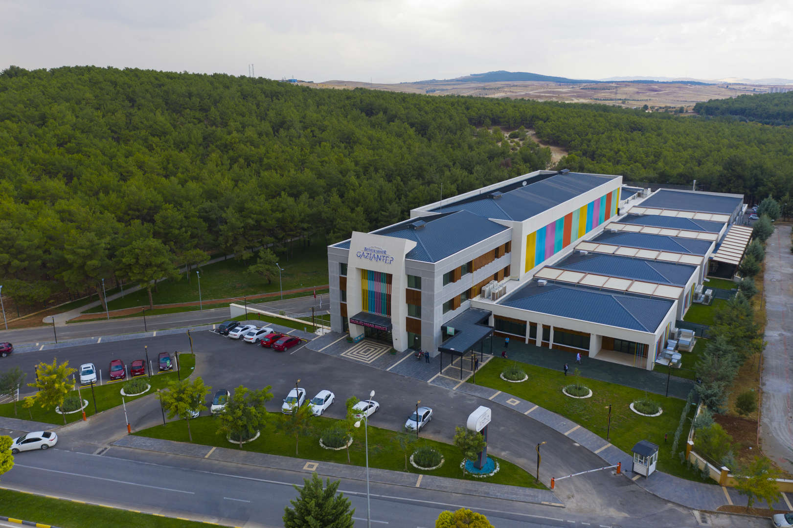 gaziantep büyükşehir engelsiz yaşam merkezimiz tüm enerjisini güneşten karşılıyor