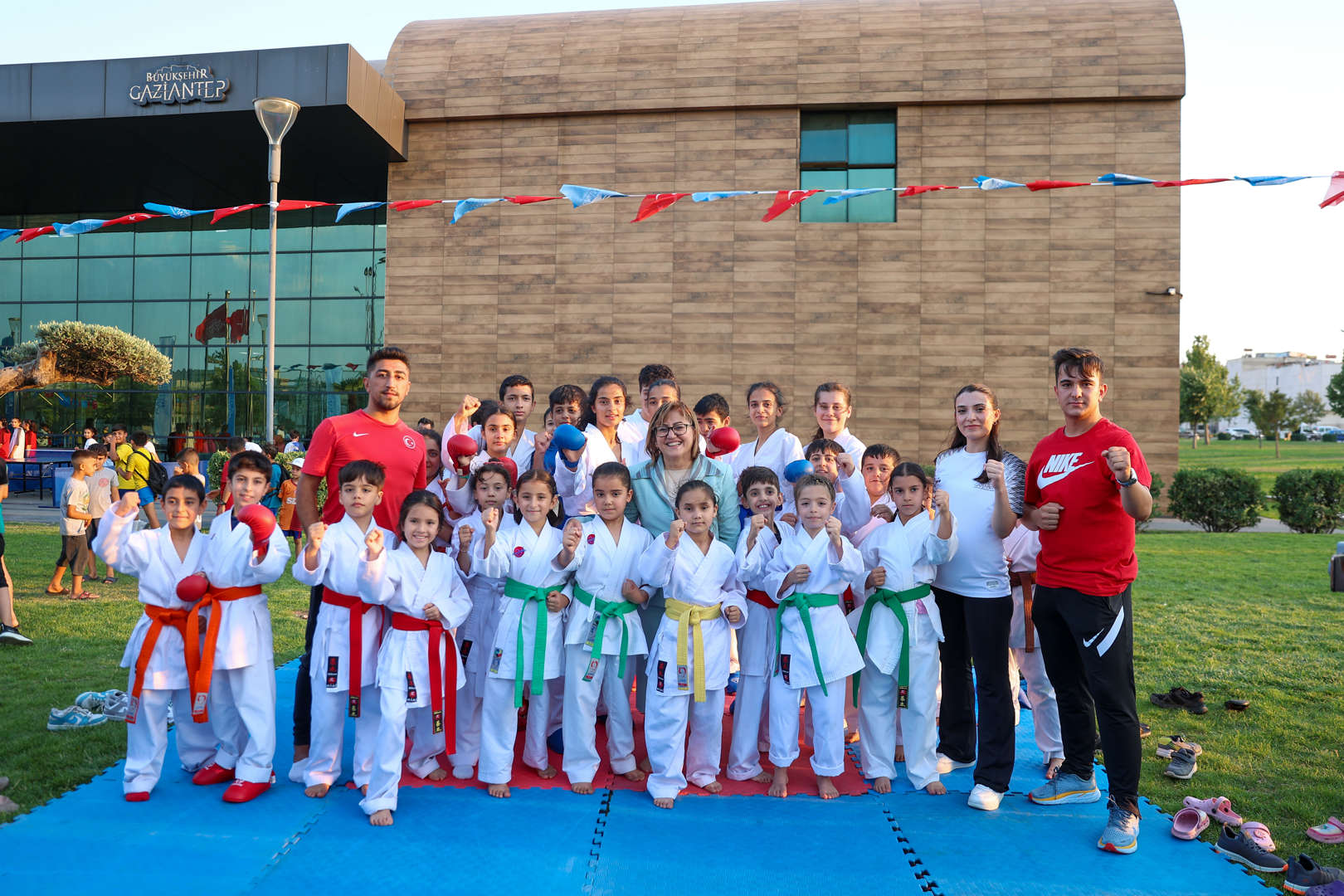 gaziantep büyükşehir yaz spor okullarında geleceğin sporcularını yetiştiriyoruz