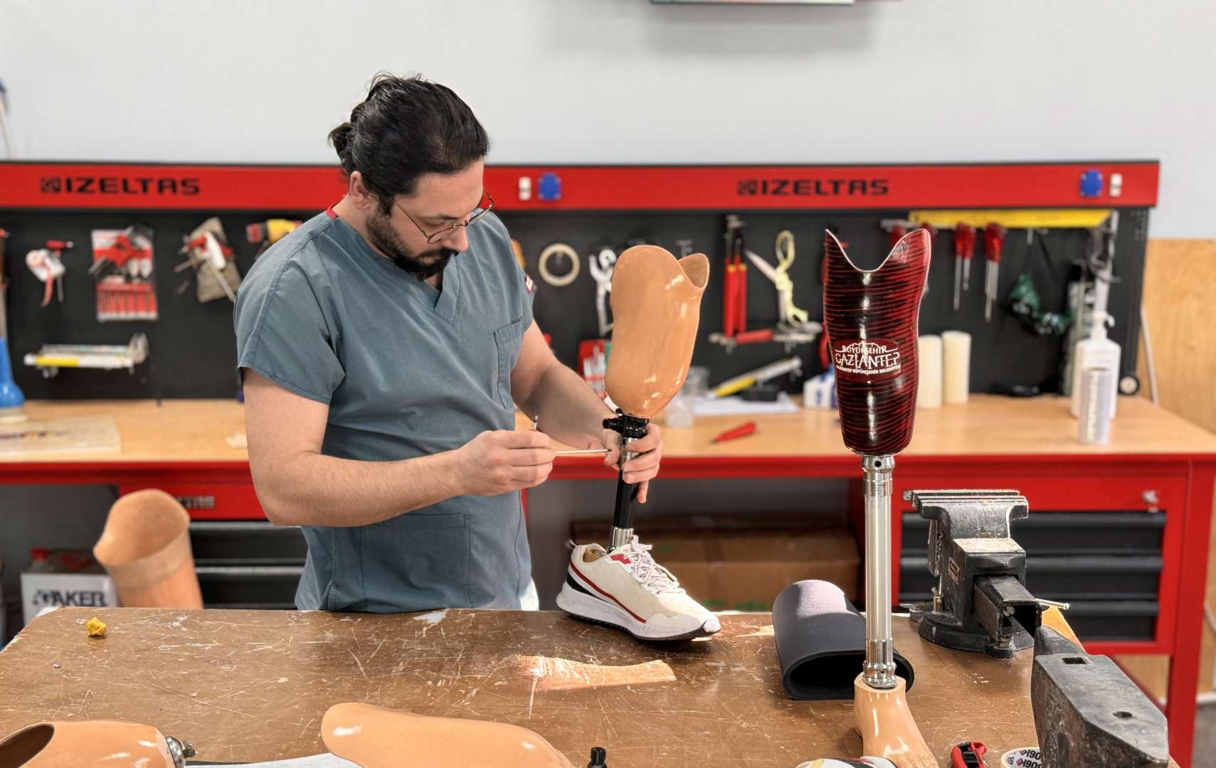 gaziantep’in ortez protez merkezi depremzedelere umut oluyor!