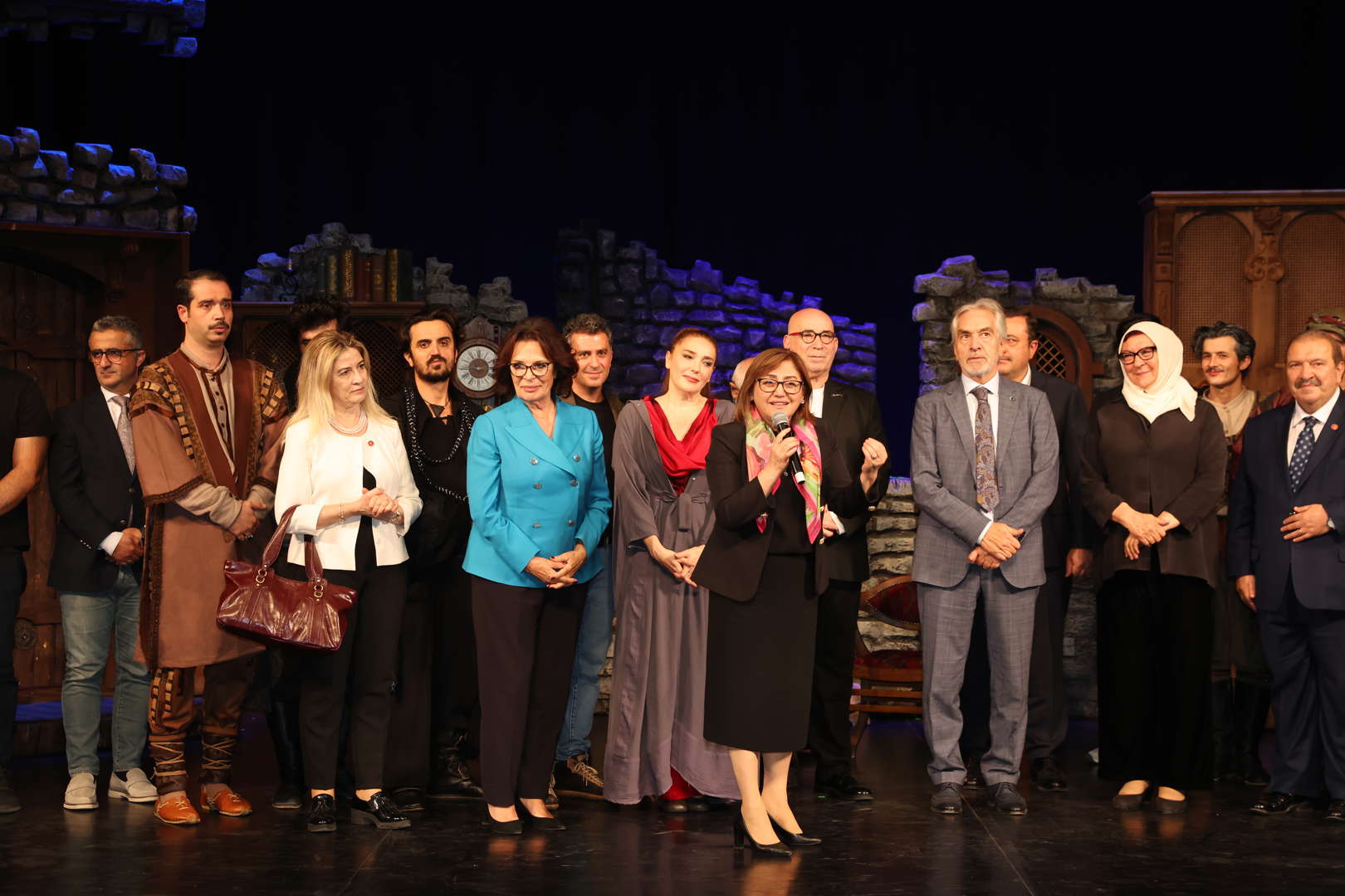 gaziantep şehir tiyatrosu’ndan unutulmaz prömiyer