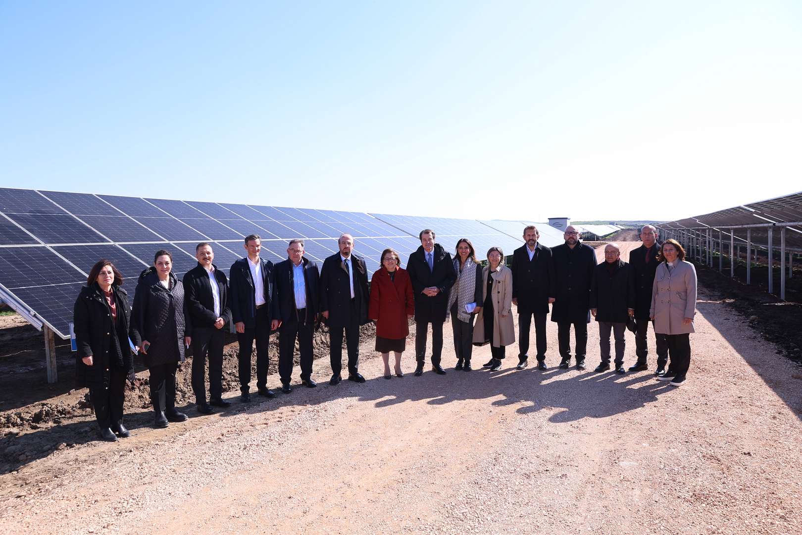 gaziantep'e gelen ebrd heyeti ile gaziantep'teki güneş enerjisi santrali ve diğer projeler hakkında görüştük