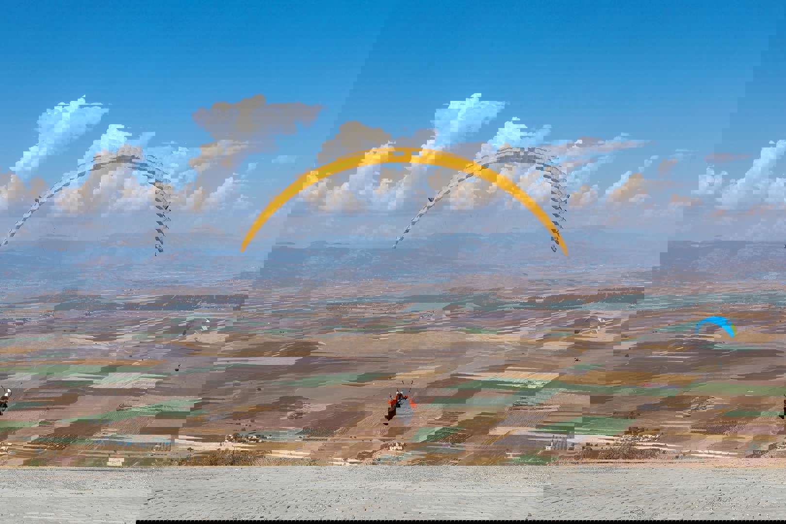 gaziantep'te gökyüzü şenliği: ilk yamaç paraşütü festivali başladı