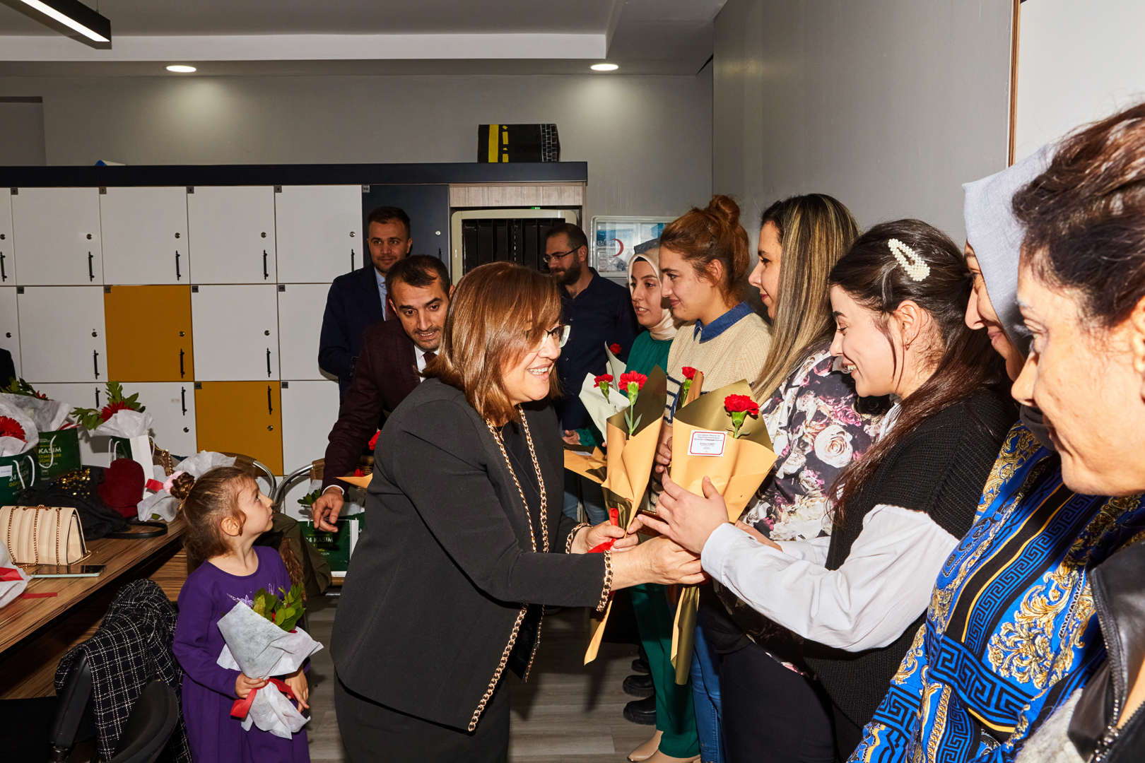 geleceğimizi aydınlatan en büyük güç öğretmenlerimizdir