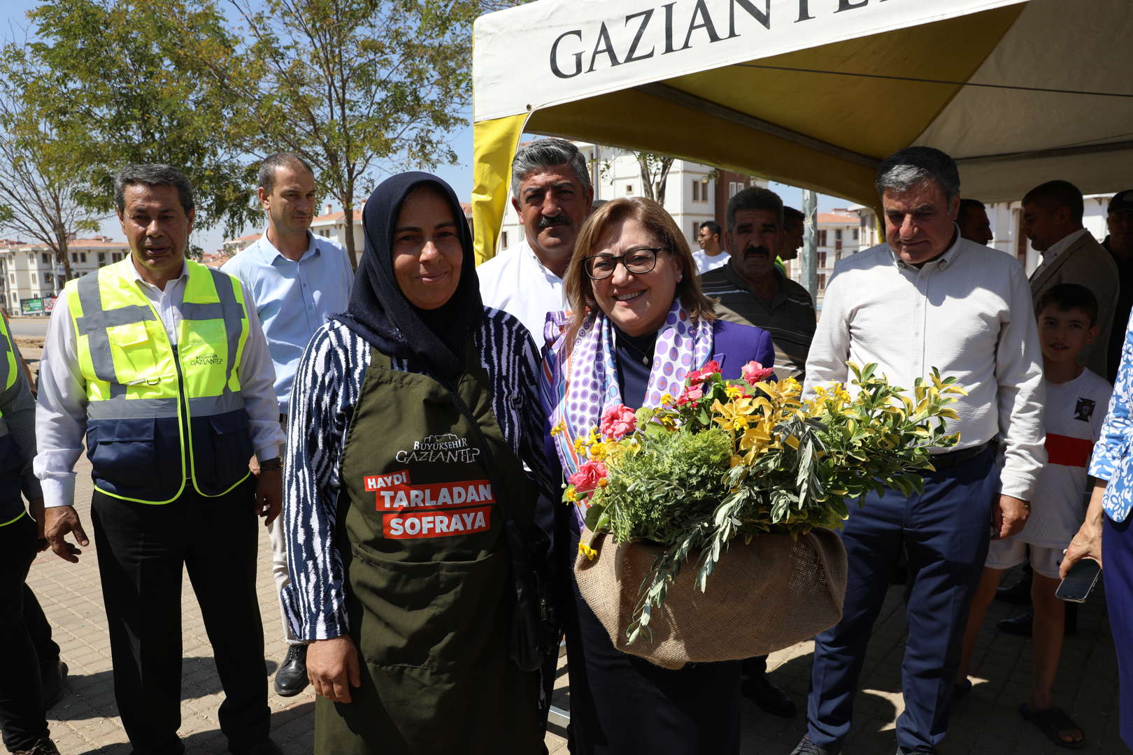 haydi tarladan sofraya projesi kapsamında kurulan pazar yerini ilçelere taşıyoruz