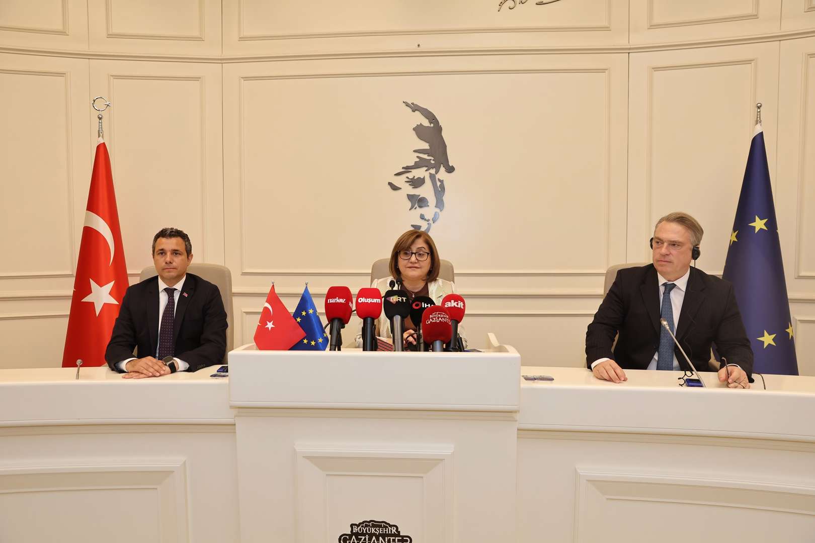  insani değerlerle iyiliğin büyüdüğü bir dünyaya ihtiyacımız var