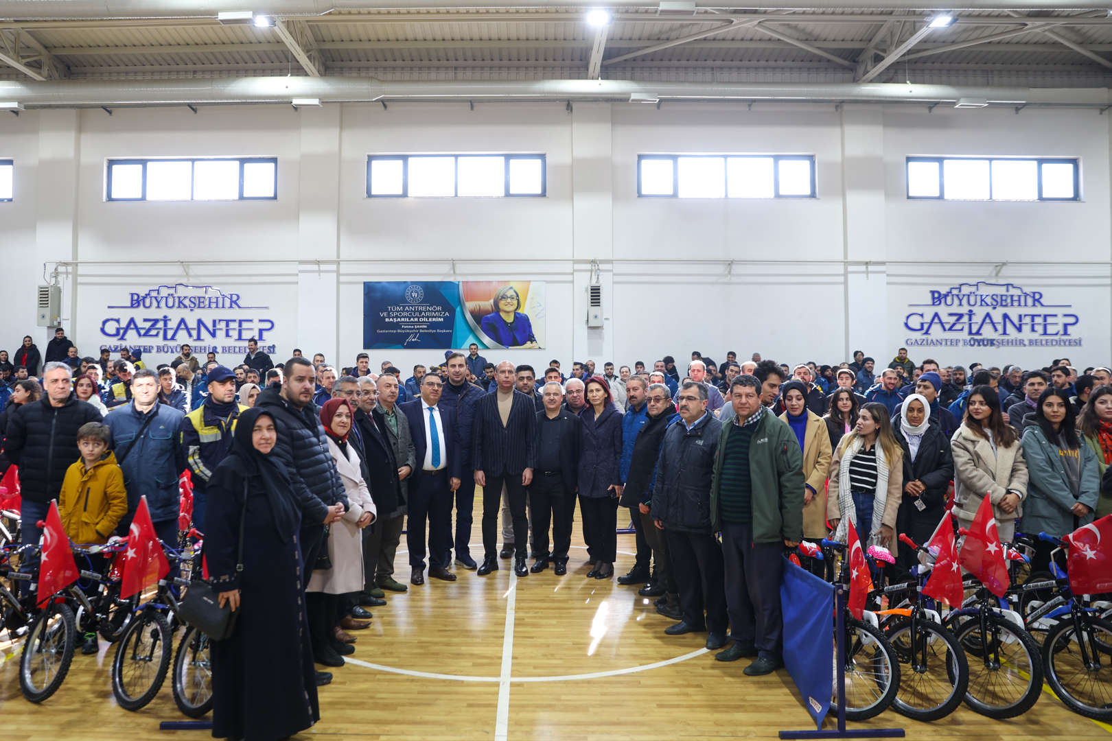 ptt çalışanlarına bisiklet hediyesi!