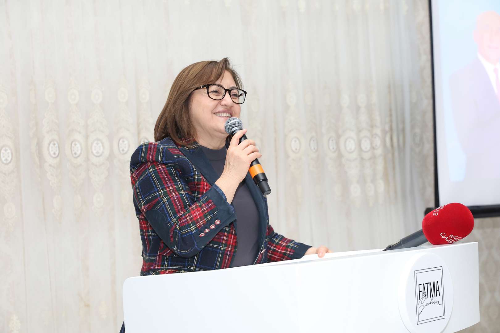 ramazan ayı, yeryüzünde eşsiz bir manevi atmosfer oluşturmaktadır