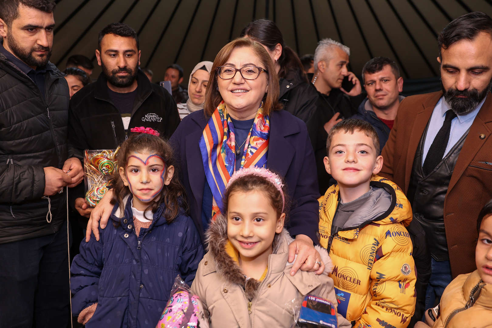 ramazan sokağı, ziyaretçileri nostaljik bir yolculuğa çıkarıyor