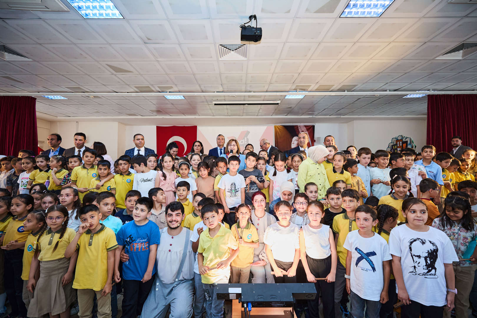 şehit nafi kıvanç ilkokulu'nda çocuklarla birlikte atma tiyatro oyunu’nu izledik