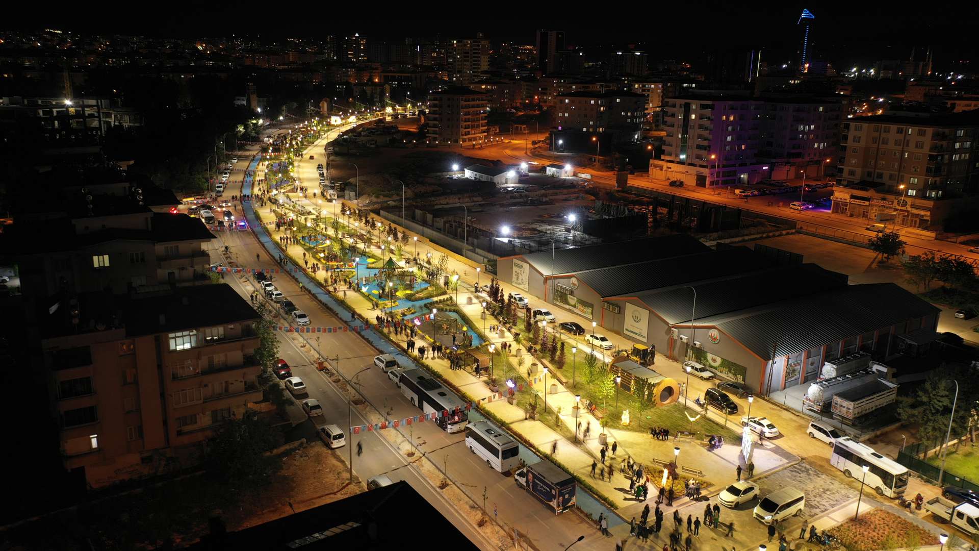 şehrin kalbine yeşil bir soluk geldi; gaziray park çok güzel oldu!