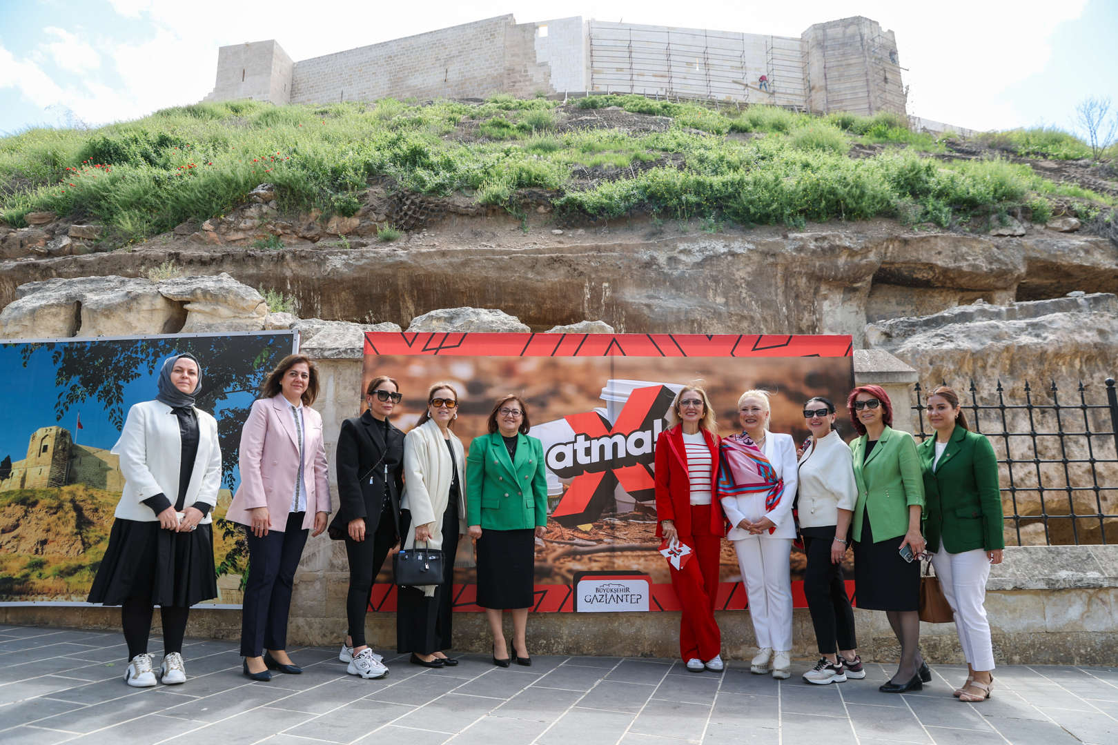 türkiye çapındaki kampanyada gaziantep ilk pilot bölge! gaziantep’in sokaklarını temiz tutmak için “atma!”
