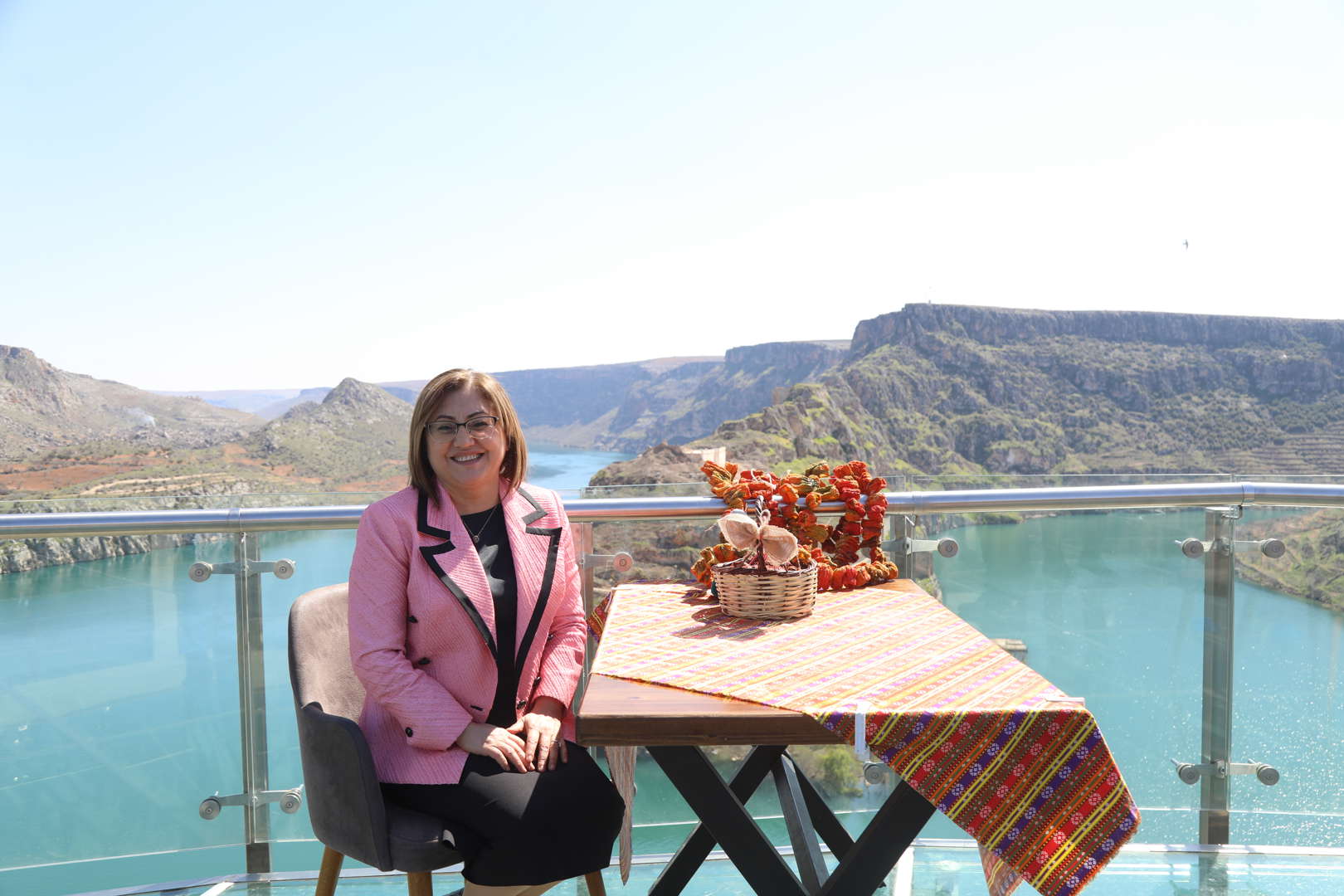 türkiye’nin en büyük cam terası rumkale’de!