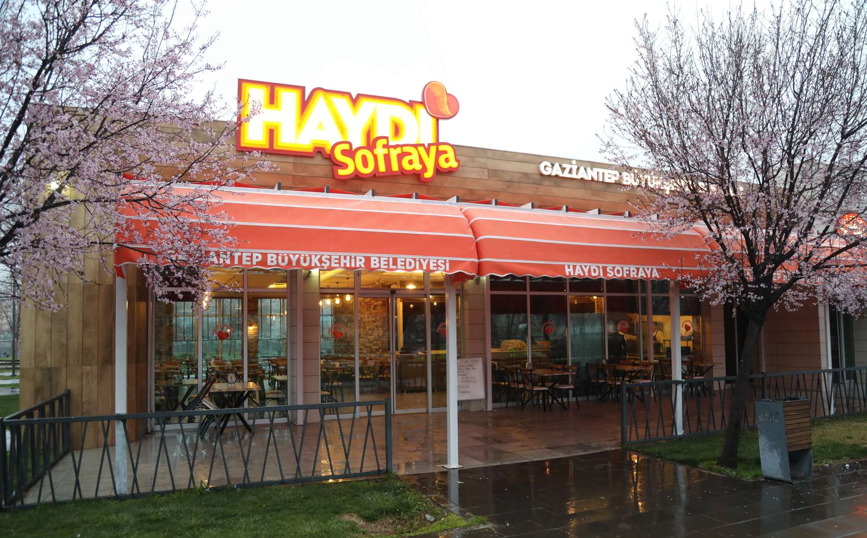 yeni lokantalarla kentin dört bir yanında hizmet sunuyoruz!